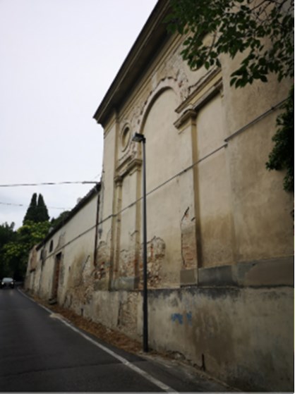 Il complesso immobiliare è costituito da un edificio minore denominato “Chiosco del portiere” posto in prossimità di uno dei due accessi. “Villa San Giuseppe” un edificio risalente al XV secolo che divenuto di proprietà della Croce Rossa Italiana è stato adibito ad uso ospedaliero. “La Villetta” un edificio destinato a civile abitazione con scuderia, serra, rimessa, concimaia e casa del casiere. Alcuni locali, un tempo destinati a limonaia, furono trasformati in saletta cinematografica e piccolo teatro. Il terreno di pertinenza nasce in parte come parco monumentale a servizio della Villa ed in parte come terreno coltivato a vigneto e frutteto. Lo stato manutentivo generale, alla luce del sopralluogo interno eseguito può definirsi di avanzato degrado. Terreno 32.013 mc.