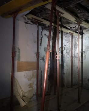 Il complesso immobiliare è costituito da un edificio minore denominato “Chiosco del portiere” posto in prossimità di uno dei due accessi. “Villa San Giuseppe” un edificio risalente al XV secolo che divenuto di proprietà della Croce Rossa Italiana è stato adibito ad uso ospedaliero. “La Villetta” un edificio destinato a civile abitazione con scuderia, serra, rimessa, concimaia e casa del casiere. Alcuni locali, un tempo destinati a limonaia, furono trasformati in saletta cinematografica e piccolo teatro. Il terreno di pertinenza nasce in parte come parco monumentale a servizio della Villa ed in parte come terreno coltivato a vigneto e frutteto. Lo stato manutentivo generale, alla luce del sopralluogo interno eseguito può definirsi di avanzato degrado. Terreno 32.013 mc.