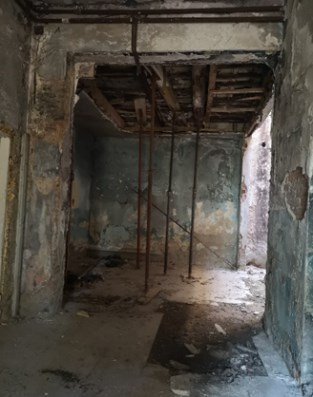 Il complesso immobiliare è costituito da un edificio minore denominato “Chiosco del portiere” posto in prossimità di uno dei due accessi. “Villa San Giuseppe” un edificio risalente al XV secolo che divenuto di proprietà della Croce Rossa Italiana è stato adibito ad uso ospedaliero. “La Villetta” un edificio destinato a civile abitazione con scuderia, serra, rimessa, concimaia e casa del casiere. Alcuni locali, un tempo destinati a limonaia, furono trasformati in saletta cinematografica e piccolo teatro. Il terreno di pertinenza nasce in parte come parco monumentale a servizio della Villa ed in parte come terreno coltivato a vigneto e frutteto. Lo stato manutentivo generale, alla luce del sopralluogo interno eseguito può definirsi di avanzato degrado. Terreno 32.013 mc.