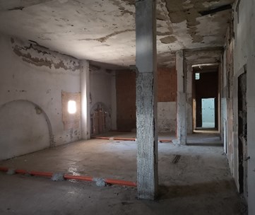 Il complesso immobiliare è costituito da un edificio minore denominato “Chiosco del portiere” posto in prossimità di uno dei due accessi. “Villa San Giuseppe” un edificio risalente al XV secolo che divenuto di proprietà della Croce Rossa Italiana è stato adibito ad uso ospedaliero. “La Villetta” un edificio destinato a civile abitazione con scuderia, serra, rimessa, concimaia e casa del casiere. Alcuni locali, un tempo destinati a limonaia, furono trasformati in saletta cinematografica e piccolo teatro. Il terreno di pertinenza nasce in parte come parco monumentale a servizio della Villa ed in parte come terreno coltivato a vigneto e frutteto. Lo stato manutentivo generale, alla luce del sopralluogo interno eseguito può definirsi di avanzato degrado. Terreno 32.013 mc.