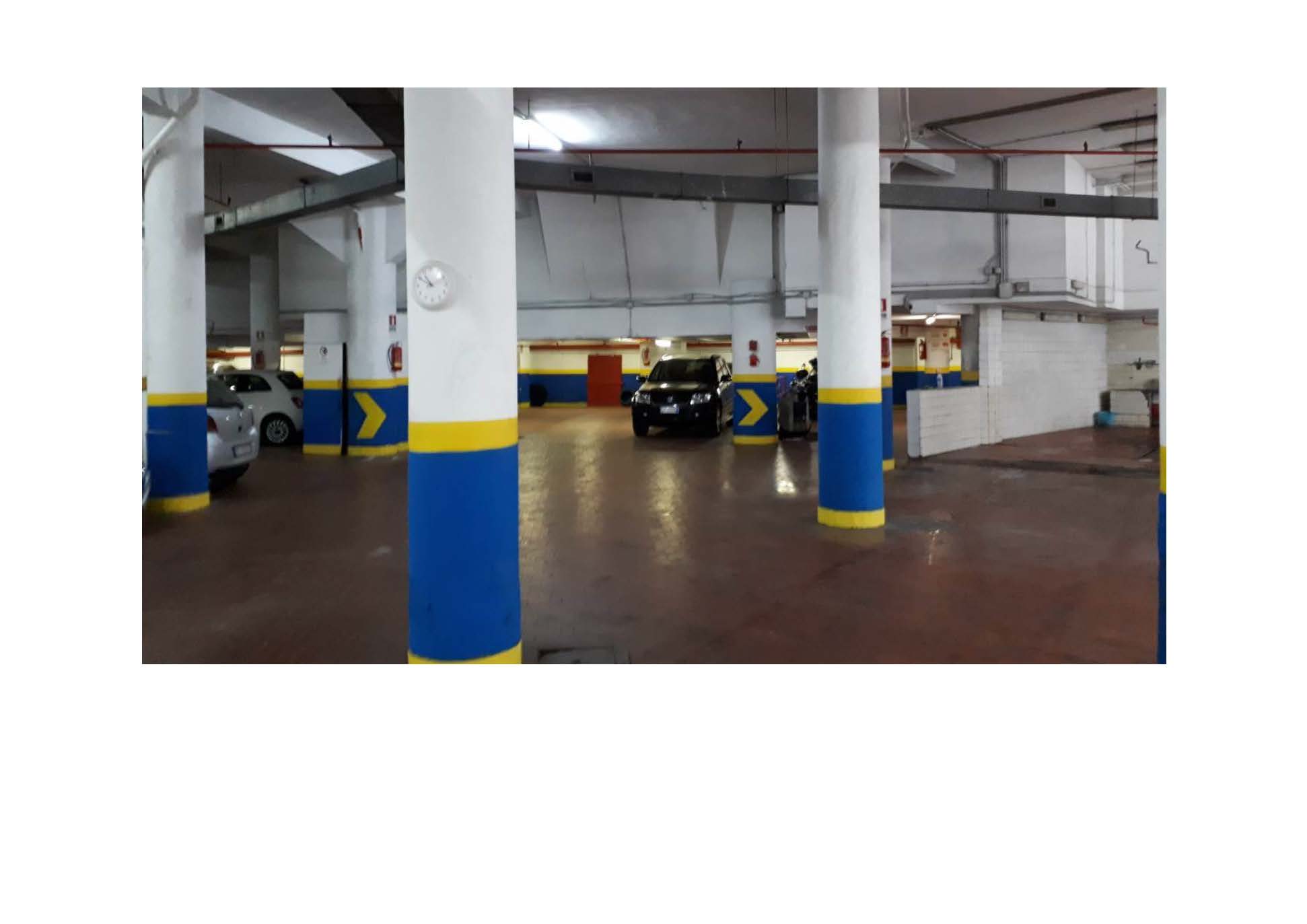 Autorimessa al piano interrato dell'edificio + Ufficio sito al piano terra composto da tre ambienti ed un bagno. L'accesso avviene direttamente dalla rampa dell'autorimessa. Il locale era in uso al custode dell'autorimessa. Identificativi Catastali [N.C.E.U.] Unità Principale cat. D/8 foglio 540 part. 7 sub 612; Unità Principale cat. A/10 foglio 540 part 7 sub 1. Sup. mq (arr) Autorimessa consistenza commerciale ragguagliata mq 1.112 (mq 1.698 superficie coperta lorda + mq 81 superficie scoperta lorda); Ufficio mq catastali 63. Piena Proprietà. Libero.