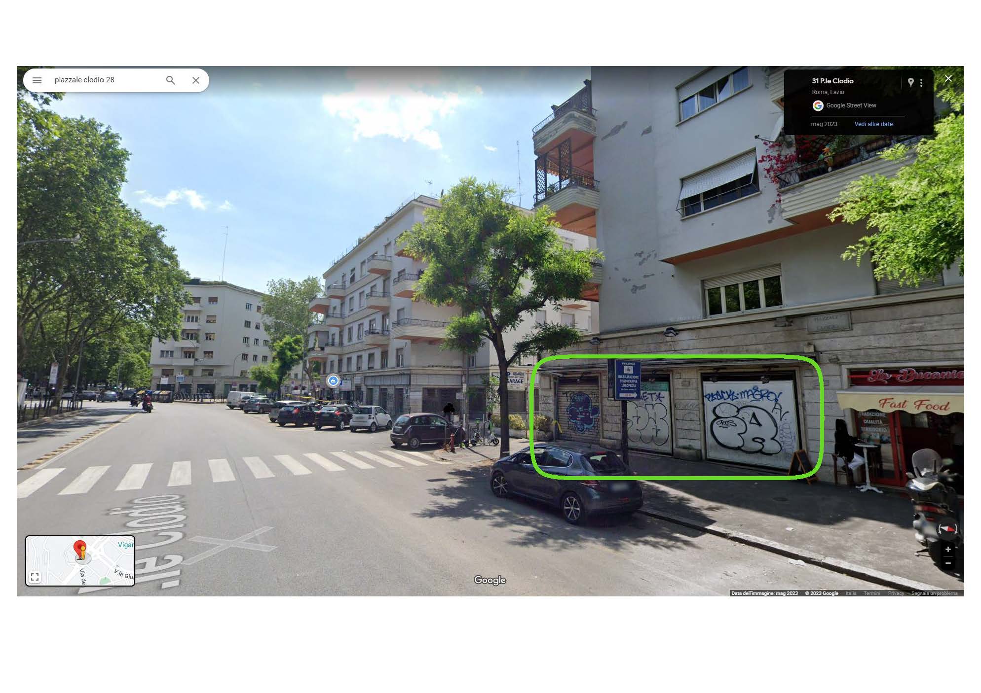 Negozio dotato di 5 vetrine, costituito al piano terra da un unico ambiente e servizio ed al piano seminterrato da un unico ambiente e servizio + -. Identificativi Catastali [N.C.E.U.] Unità Commerciale cat. C/1 foglio 398 part 295 sub 515. Sup. mq (arr) catastali 124. Piena Proprietà. Libero.
