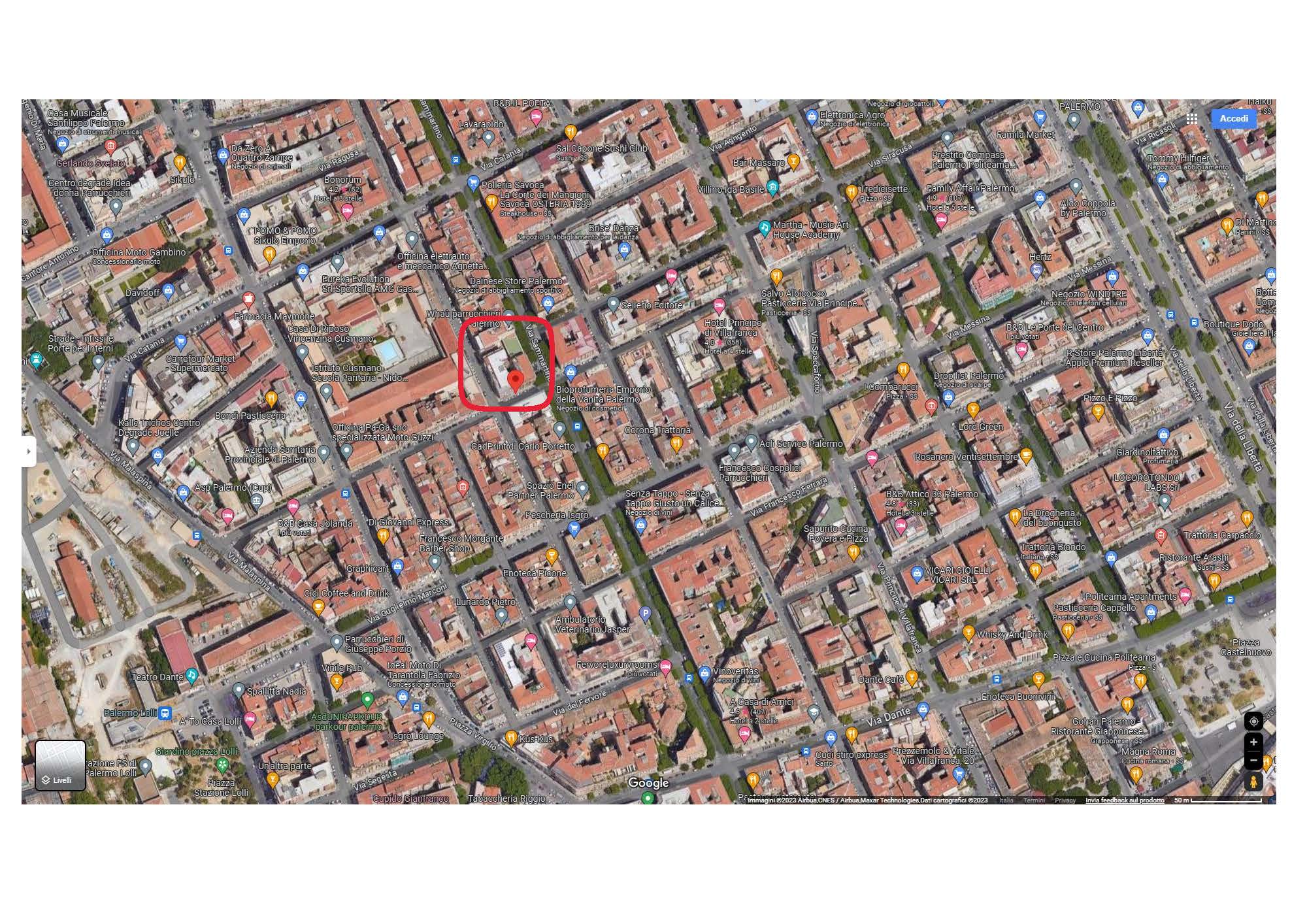 Magazzino ubicato al piano interrato dell'edificio, con accesso carrabile tramite rampa sulla via Rosario Riolo e pedonale dal corpo scala condominiale. L'immobile si presenta come un unico ambiente di geometria irregolare, con pilastrature in mezzeria e lungo le pareti perimetrali, ed un piccolo servizio igienico. Identificativi catastali [N.C.E.U.] Unità Principale cat. C/2 foglio 44 part. 200 sub 15. Sup mq catastali 343. Piena proprietà lotto libero.