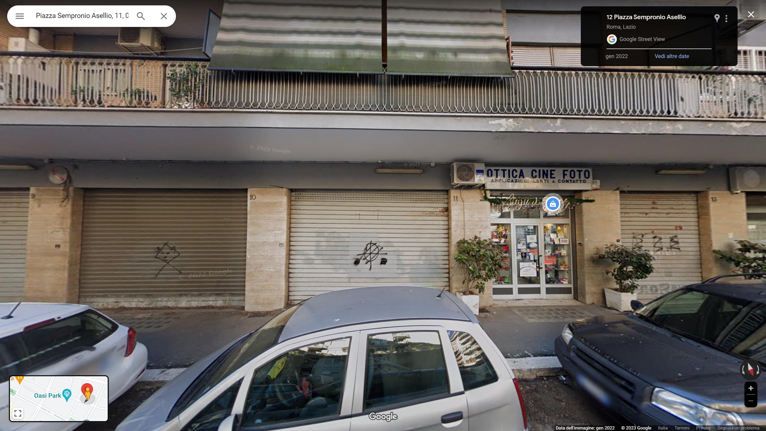 Negozio al piano terra con ingresso fronte strada.Identificativi Catastali [N.C.E.U.] Unità Commerciale cat. C/1 foglio 956 part. 98 sub 22. Sup. mq catastali 60. Lotto Libero, Piena Proprietà.