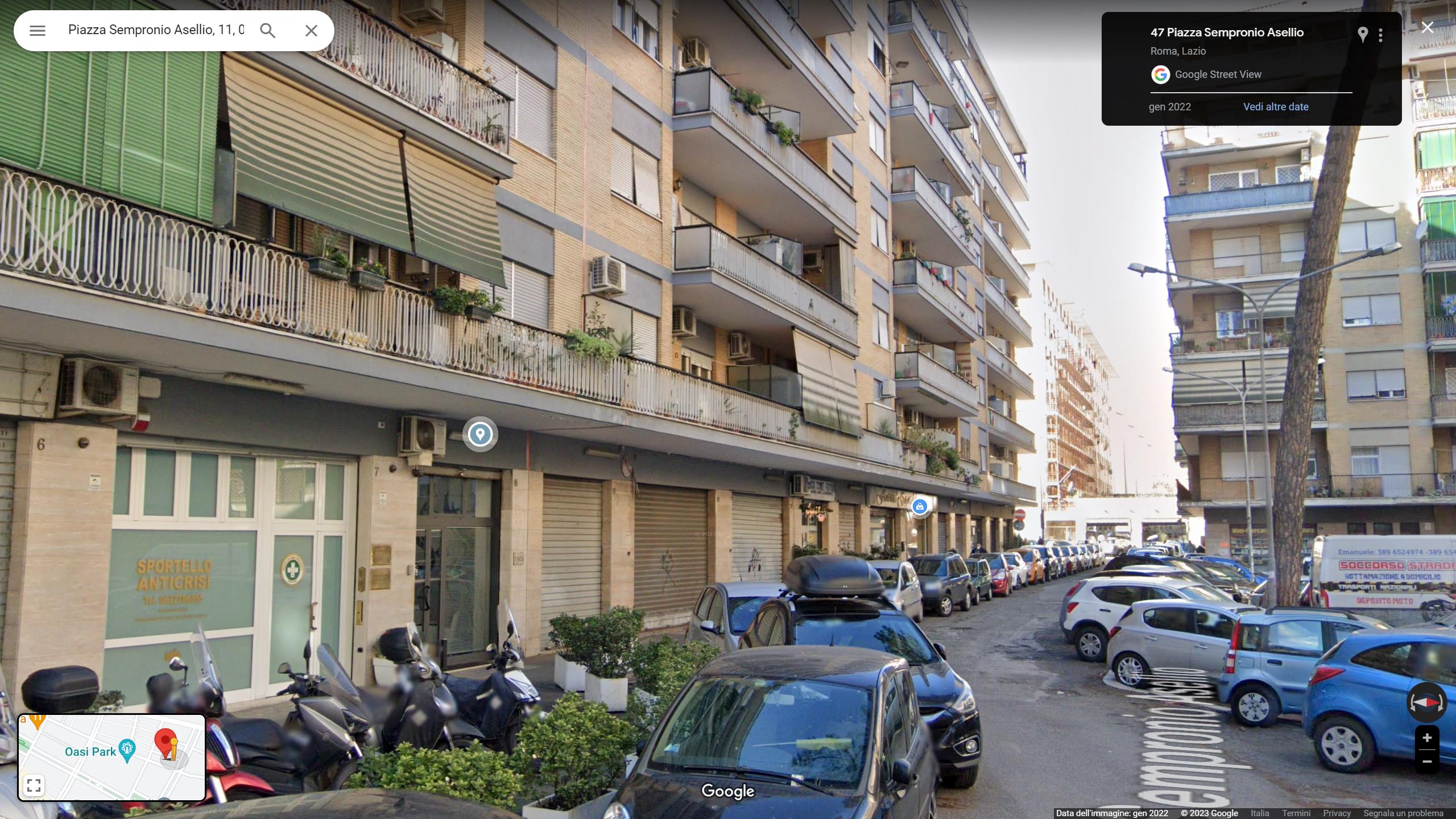 Negozio al piano terra con ingresso fronte strada.Identificativi Catastali [N.C.E.U.] Unità Commerciale cat. C/1 foglio 956 part. 98 sub 22. Sup. mq catastali 60. Lotto Libero, Piena Proprietà.