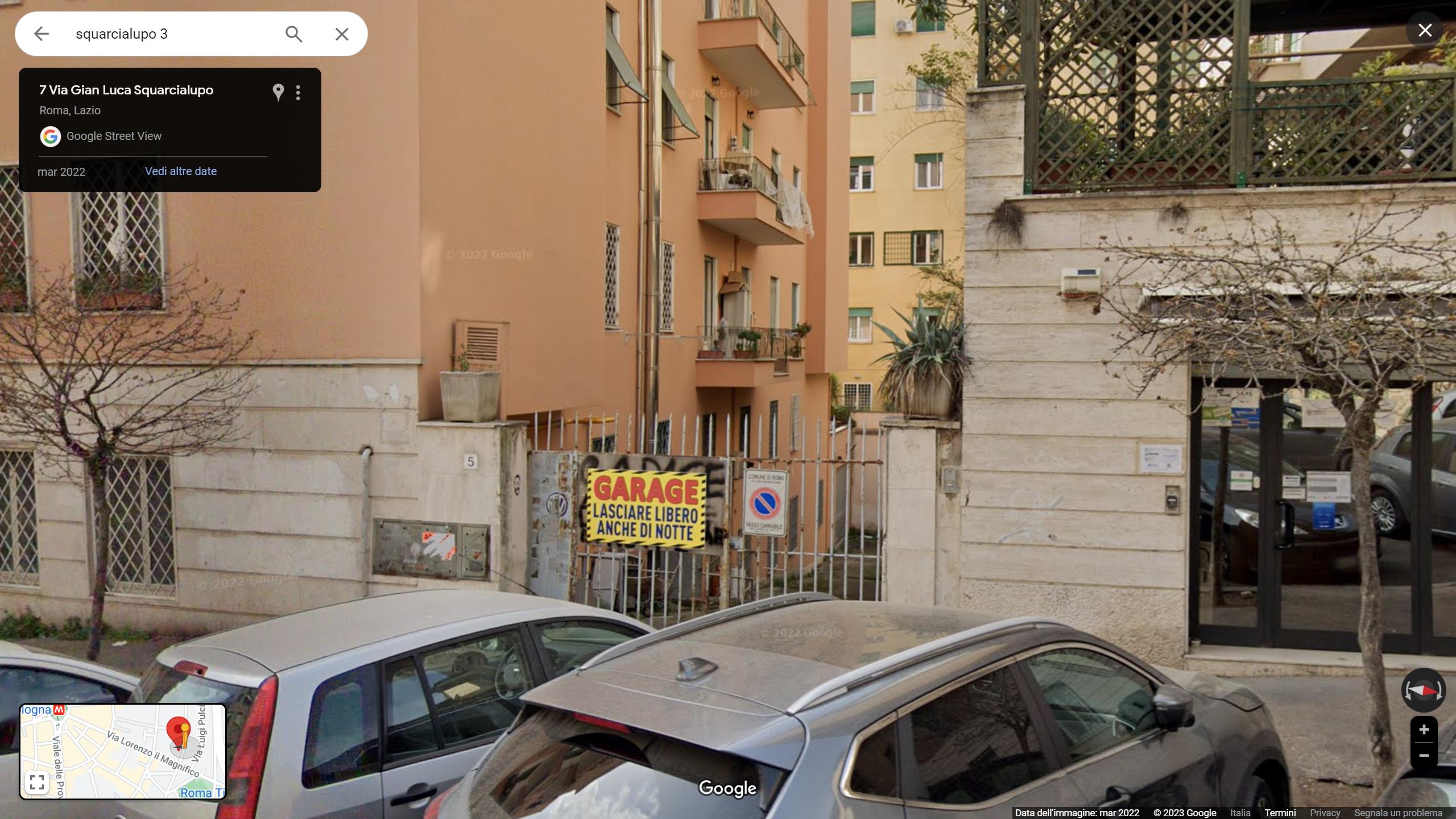 Locale commerciale costituito da locale principale al piano seminterrato con bagni, ripostigli e locali di deposito.Identificativi Catastali [N.C.E.U.] Unità Commerciale cat. C/1 foglio 590 part. 200 sub 514. Sup. mq catastali 735. Lotto Libero, Piena Proprietà.