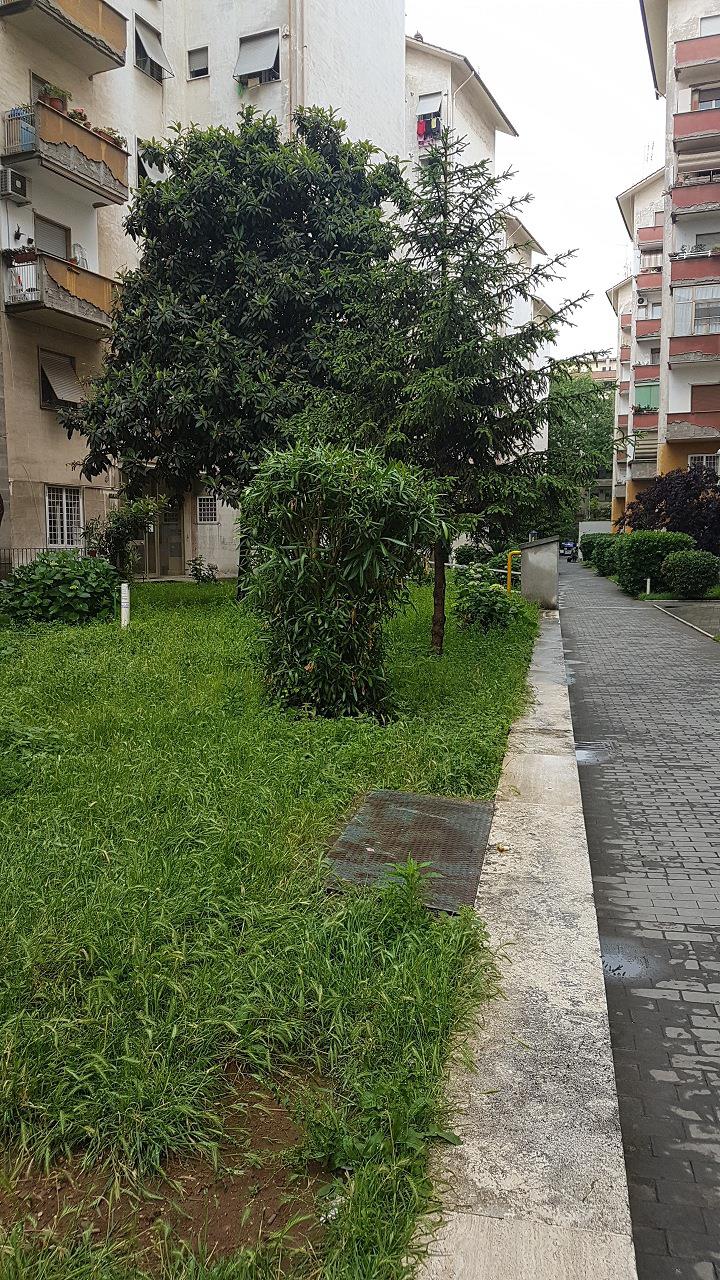 Appartamento composto da tre vani, cucina abitabile, ampio ingresso, disimpegno, ripostiglio e bagno.Identificativi Catastali [N.C.E.U.] Unità Residenziale cat. A/3 foglio 956 part. 352 sub 40. Sup. mq 81,5. Lotto Libero, Piena Proprietà.
