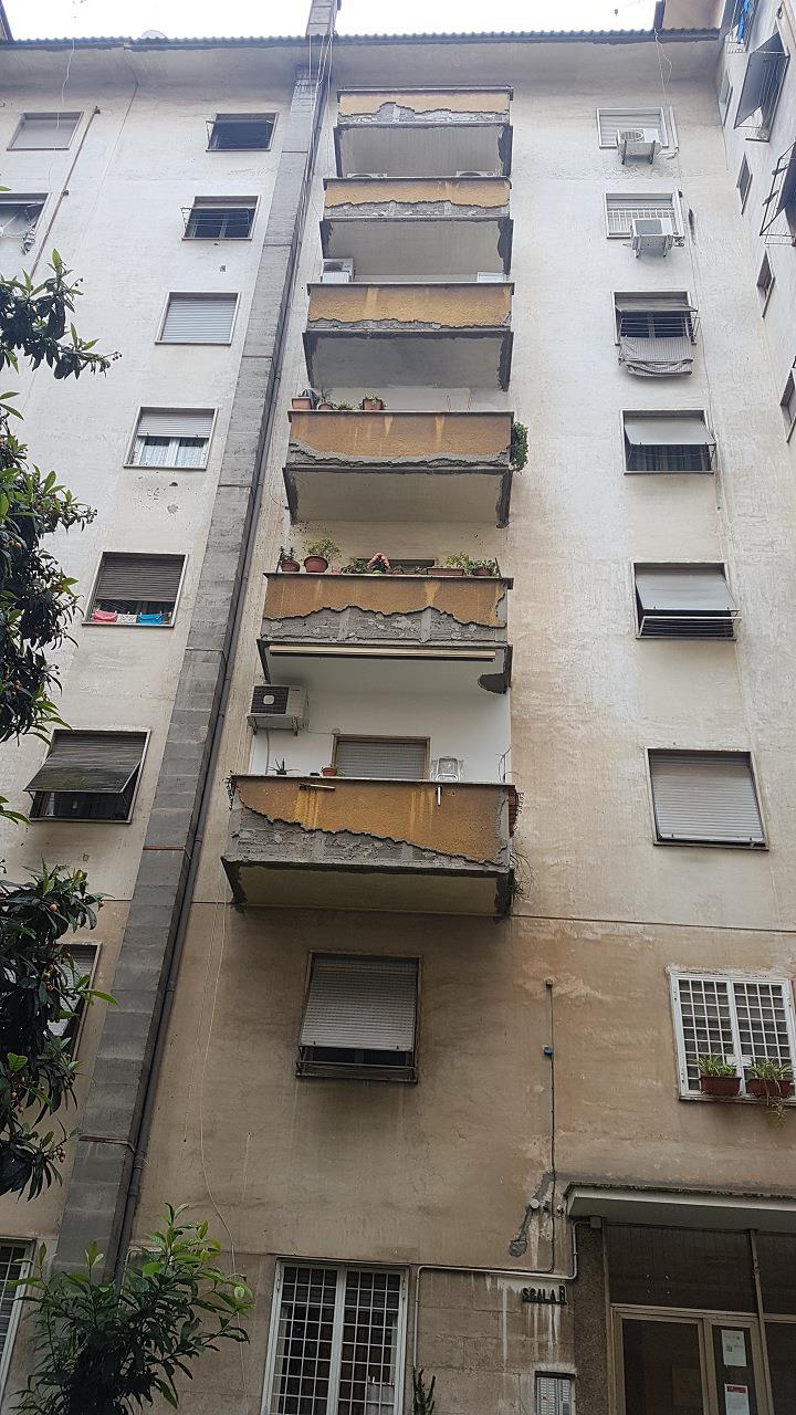 Appartamento composto da tre vani, cucina abitabile, ampio ingresso, disimpegno, ripostiglio e bagno.Identificativi Catastali [N.C.E.U.] Unità Residenziale cat. A/3 foglio 956 part. 352 sub 40. Sup. mq 81,5. Lotto Libero, Piena Proprietà.