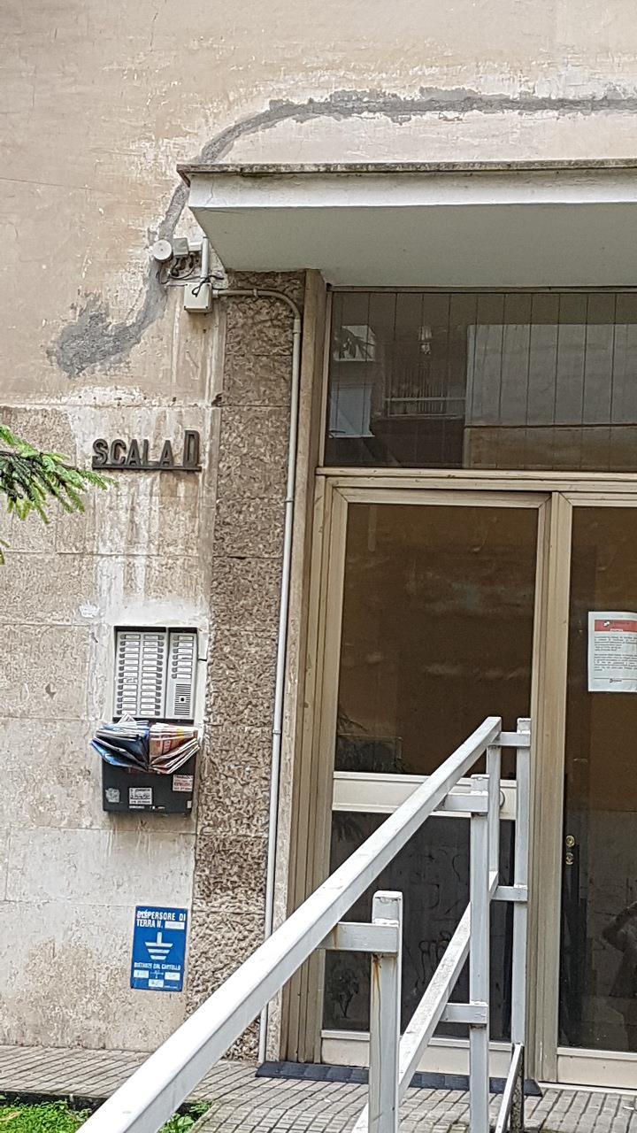 Appartamento composto da tre vani, cucina abitabile, ampio ingresso, disimpegno, ripostiglio e bagno.Identificativi Catastali [N.C.E.U.] Unità Residenziale cat. A/3 foglio 956 part. 352 sub 40. Sup. mq 81,5. Lotto Libero, Piena Proprietà.