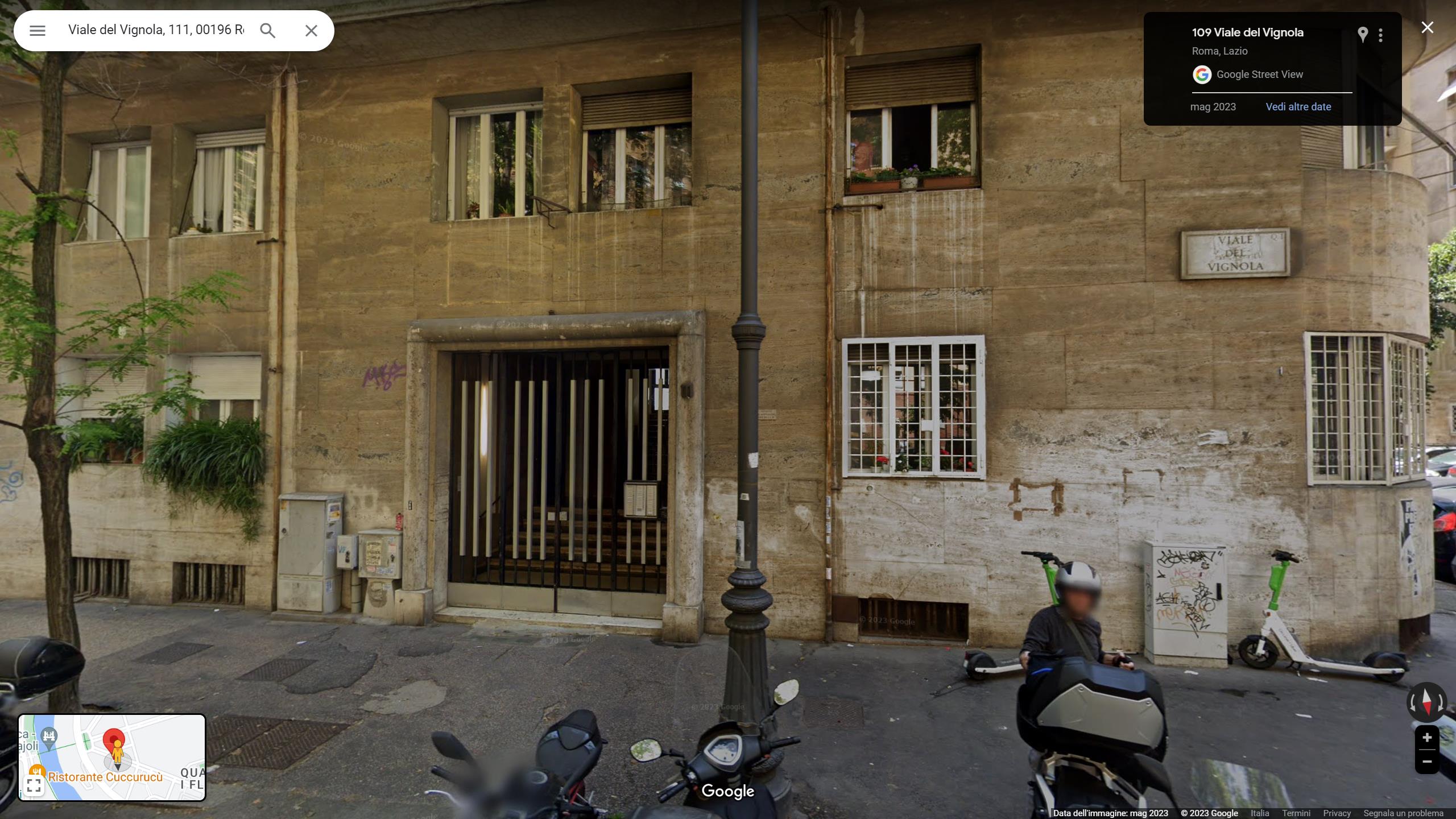 Appartamento piano decimo (ultimo) 4 vani catastali. Ingresso, due camere, cucina, bagno e grande balcone. Affaccia su viale del Vignola orientamento n-e/n-o. Stato manutentivo edificio e immobile scadente. Pavimentazione nelle camere in marmette e nei servizi (bagno e cucina) in ceramica, porte interne in legno e infissi in alluminio a doppio vetro. Il balcone in cattivo stato sia la pavimentazione che specialmente il parapetto fronte strada. Porta di ingresso blindata + Locale cantina al piano interrato interno 4. Ambiente unico di forma regolare con altezza interna di 4,05 m con una piccola finestra. Id Cat [N.C.E.U.] cat. A/2 foglio 534 part. 24 sub 528e cat C/2 foglio 534 part. 24 sub 530 . Sup. mq catastali 75 mq catastali 7. Lotto Libero, Piena Proprietà.