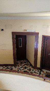 Appartamento piano decimo (ultimo) 4 vani catastali. Ingresso, due camere, cucina, bagno e grande balcone. Affaccia su viale del Vignola orientamento n-e/n-o. Stato manutentivo edificio e immobile scadente. Pavimentazione nelle camere in marmette e nei servizi (bagno e cucina) in ceramica, porte interne in legno e infissi in alluminio a doppio vetro. Il balcone in cattivo stato sia la pavimentazione che specialmente il parapetto fronte strada. Porta di ingresso blindata + Locale cantina al piano interrato interno 4. Ambiente unico di forma regolare con altezza interna di 4,05 m con una piccola finestra. Id Cat [N.C.E.U.] cat. A/2 foglio 534 part. 24 sub 528e cat C/2 foglio 534 part. 24 sub 530 . Sup. mq catastali 75 mq catastali 7. Lotto Libero, Piena Proprietà.