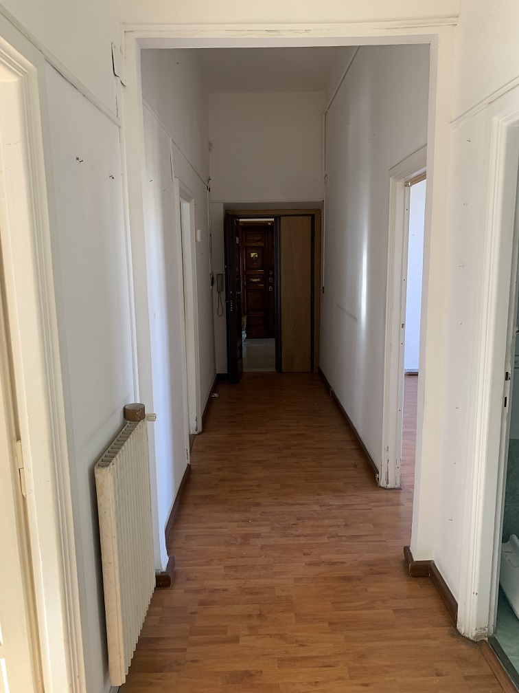 Appartamento int.18 di 4,5 vani senza ascensore e balconi, scala N, piano 6. Dati catastali [N.C.E.U.]: cat.A/4, fg. 898, part. 119, sub. 68. Sup cat. 86. Piena proprietà lotto libero.