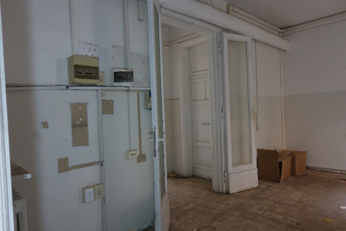 Appartamento con ingresso indipendente di 5 vani senza ascensore e giardino, scala U, piano T. Dati catastali [N.C.E.U.]: cat.A/2, fg. 926, part. 70-152, sub. 611. Sup cat. 151. Piena proprietà lotto libero.