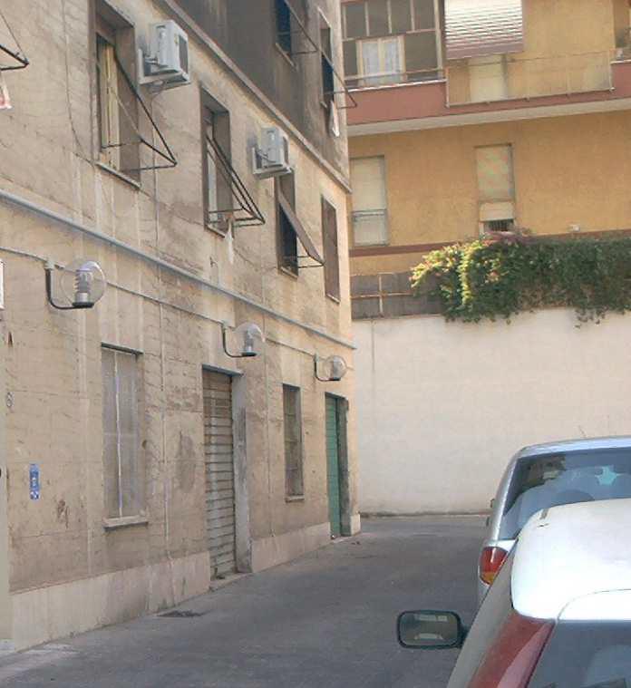 Locale composto da un unico ambiente posto al piano seminterrato. Identificativi Catastali [N.C.E.U.] Unità Principale cat. C/2 foglio 423 part. 106 sub 513. Sup. mq catastali 141. Lotto Libero, Piena Proprietà.