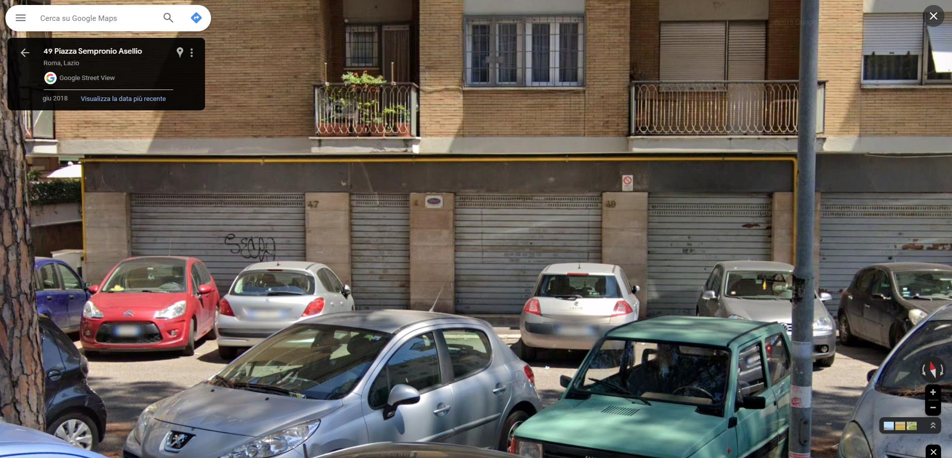 Locale costituito da diversi ambienti separati e due bagni con cinque vetrine su strada al Piano Terra. Identificativi Catastali [N.C.E.U.] Unità Commerciale cat. C/1 foglio 956 part. 410 sub 503. Sup. mq catastali 161. Lotto Libero, Piena Proprietà.