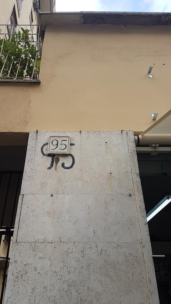 Appartamento composto da due vani, cucina abitabile, ripostiglio, bagno e corridoio. Identificativi Catastali [N.C.E.U.] Unità Residenziale cat. A/3 foglio 956 part. 302 sub 17. Sup. mq 67. Lotto Libero, Piena Proprietà.