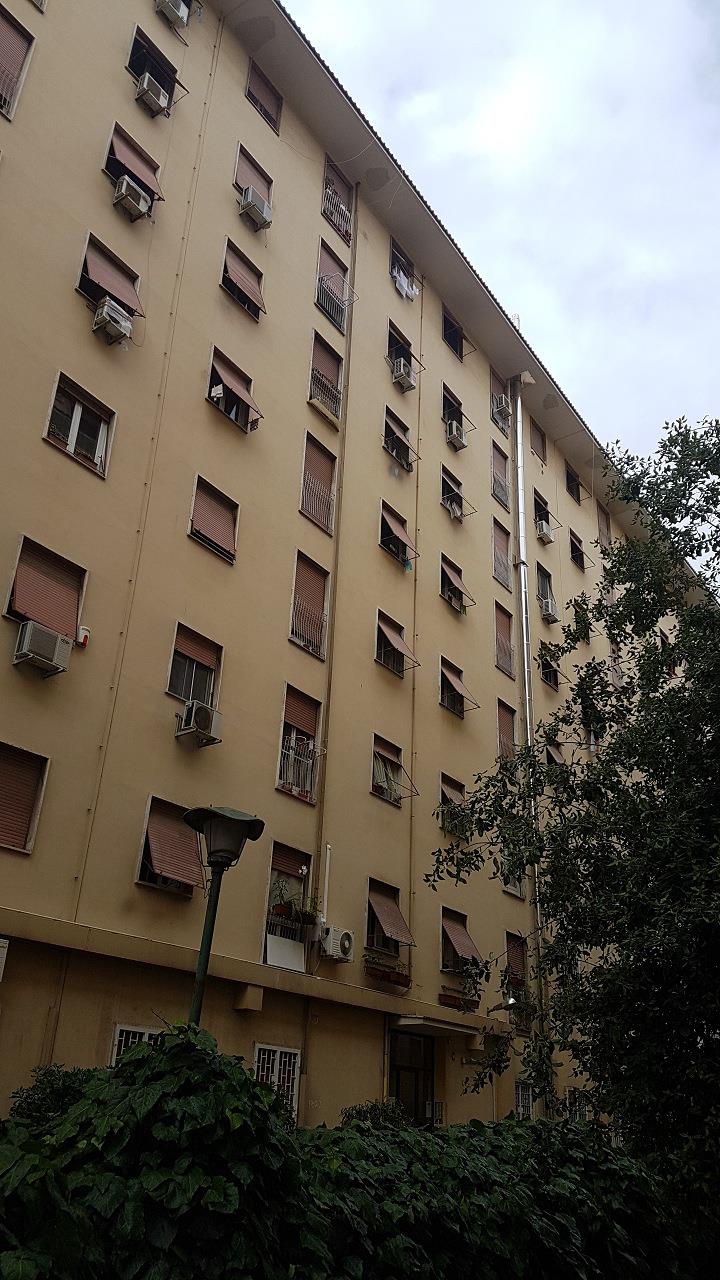 Appartamento composto da due vani, cucina abitabile, ripostiglio, bagno e corridoio. Identificativi Catastali [N.C.E.U.] Unità Residenziale cat. A/3 foglio 956 part. 302 sub 17. Sup. mq 67. Lotto Libero, Piena Proprietà.