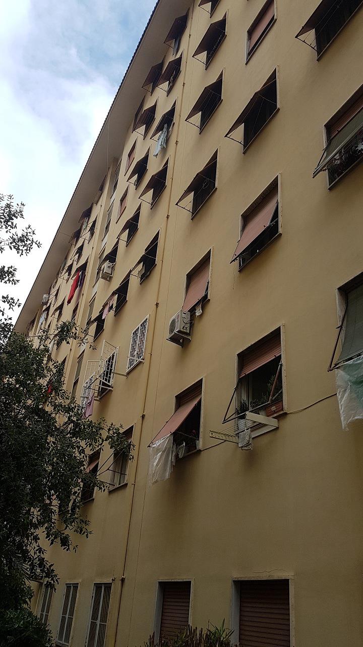 Appartamento composto da due vani, cucina abitabile, ripostiglio, bagno e corridoio. Identificativi Catastali [N.C.E.U.] Unità Residenziale cat. A/3 foglio 956 part. 302 sub 17. Sup. mq 67. Lotto Libero, Piena Proprietà.