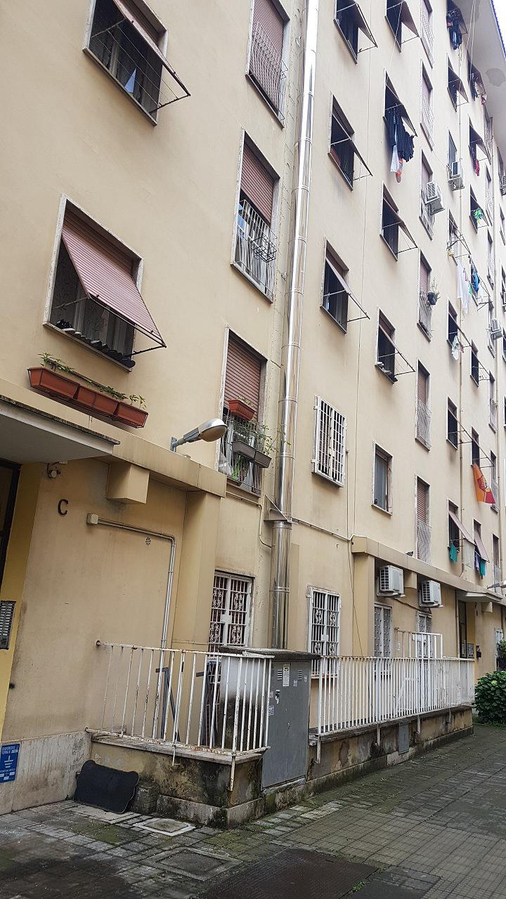 Appartamento composto da due vani, cucina abitabile, ripostiglio, bagno e corridoio. Identificativi Catastali [N.C.E.U.] Unità Residenziale cat. A/3 foglio 956 part. 302 sub 17. Sup. mq 67. Lotto Libero, Piena Proprietà.