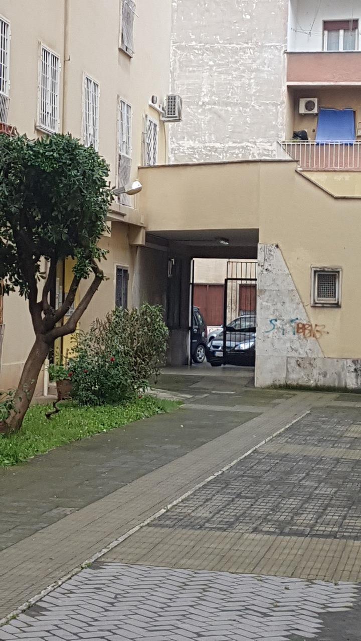 Appartamento composto da due vani, cucina abitabile, ripostiglio, bagno e corridoio. Identificativi Catastali [N.C.E.U.] Unità Residenziale cat. A/3 foglio 956 part. 302 sub 17. Sup. mq 67. Lotto Libero, Piena Proprietà.