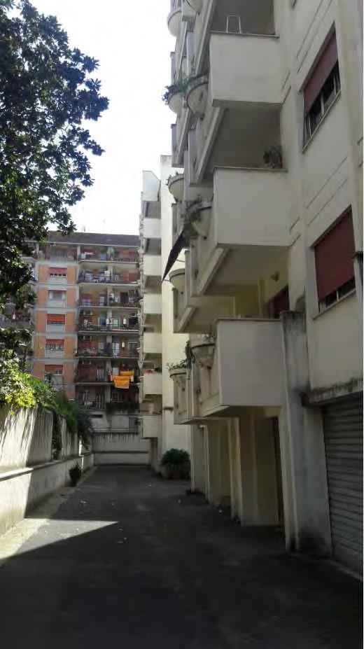 Appartamento al piano primo composta da due camere, cucina, un bagno e un balcone di pertinenza. Identificativi Catastali [N.C.E.U.] Unità Residenziale cat. A/3 foglio 812 part. 204 sub 544. Sup. mq catastali 73. Lotto Libero, Piena Proprietà.