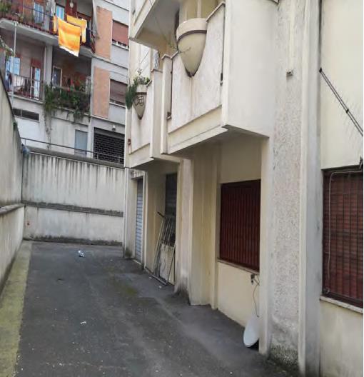Appartamento al piano primo composta da due camere, cucina, un bagno e un balcone di pertinenza. Identificativi Catastali [N.C.E.U.] Unità Residenziale cat. A/3 foglio 812 part. 204 sub 544. Sup. mq catastali 73. Lotto Libero, Piena Proprietà.