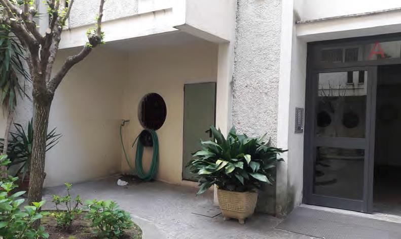 Appartamento al piano primo composta da due camere, cucina, un bagno e un balcone di pertinenza. Identificativi Catastali [N.C.E.U.] Unità Residenziale cat. A/3 foglio 812 part. 204 sub 544. Sup. mq catastali 73. Lotto Libero, Piena Proprietà.