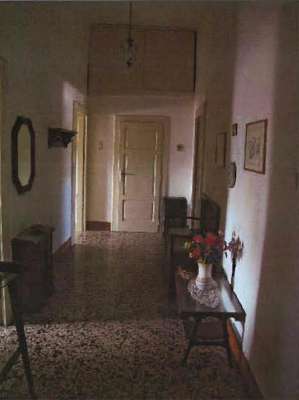 Abitazione in Bari (Bari) Via Napoli 326 (piano secondo, interno 11). Composto da: ingresso, corridoio, soggiorno, 3 camere, cucina, WC e ripostiglio Identificativi [N.C.E.U.] Categoria Catastale A3 foglio 15 part. 110 sub. 13. Mq 119. Libero. Piena proprietà