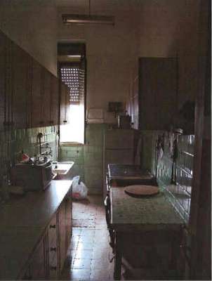 Abitazione in Bari (Bari) Via Napoli 326 (piano secondo, interno 11). Composto da: ingresso, corridoio, soggiorno, 3 camere, cucina, WC e ripostiglio Identificativi [N.C.E.U.] Categoria Catastale A3 foglio 15 part. 110 sub. 13. Mq 119. Libero. Piena proprietà