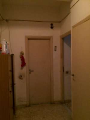 Abitazione in Civitavecchia (Roma) Via Antonio Da Sangallo 19 (scala C, piano terra, interno 1). Composto da: 2 disimpegni, 3 camere, cucina, bagno e ripostiglio + cantina posto auto scoperto. Identificativi [N.C.E.U.] Categoria Catastale A2 foglio 19 part. 289 sub. 92, con cantina ad uso esclusivo al foglio 19 part. 289 sub. 78 e posto auto scoperto ad uso esclusivo al foglio 19 part. 289 sub. 165.. Mq 88. Libero. Piena proprietà