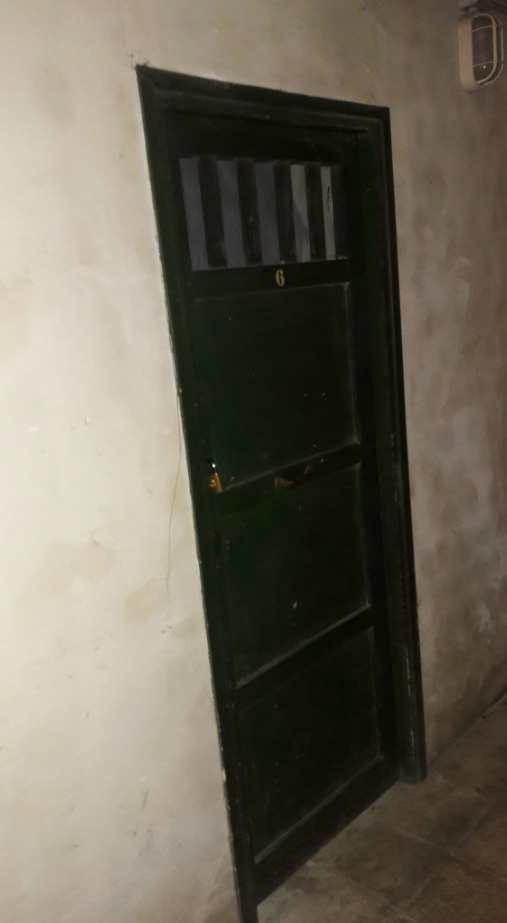 Negozio con ingresso/vetrina su strada composto da locale principale collegato al piano seminterrato con bagno + Cantina piano S1 sc. A int. 6 al civico 261. Identificativi Catastali [N.C.E.U.] Unità Commerciale cat. C/1 foglio 269 part. 347 sub 1 Unità Secondaria cat. C/2 foglio 269 part. 347 sub 707 . Sup. mq catastali 89 mq catastali 6. Lotto Libero, Piena Proprietà.