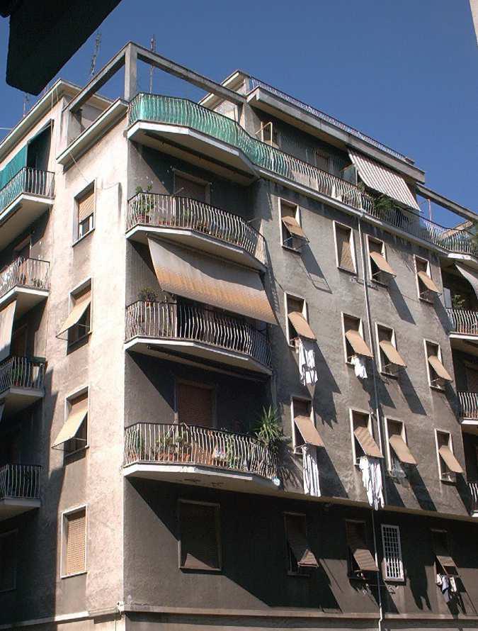 Locale commerciale al piano S1 costituito da un ambiente principale con bagno, ripostiglio e locali deposito + Posto auto scoperto n. 30 piano S1. Identificativi Catastali [N.C.E.U.] Unità Commerciale cat. C/1 foglio 423 part. 112 sub 502 Unità Secondaria cat. C/6 foglio 423 part. 112 sub 518. Sup. mq catastali 114 mq catastali 12. Lotto Libero, Piena Proprietà.