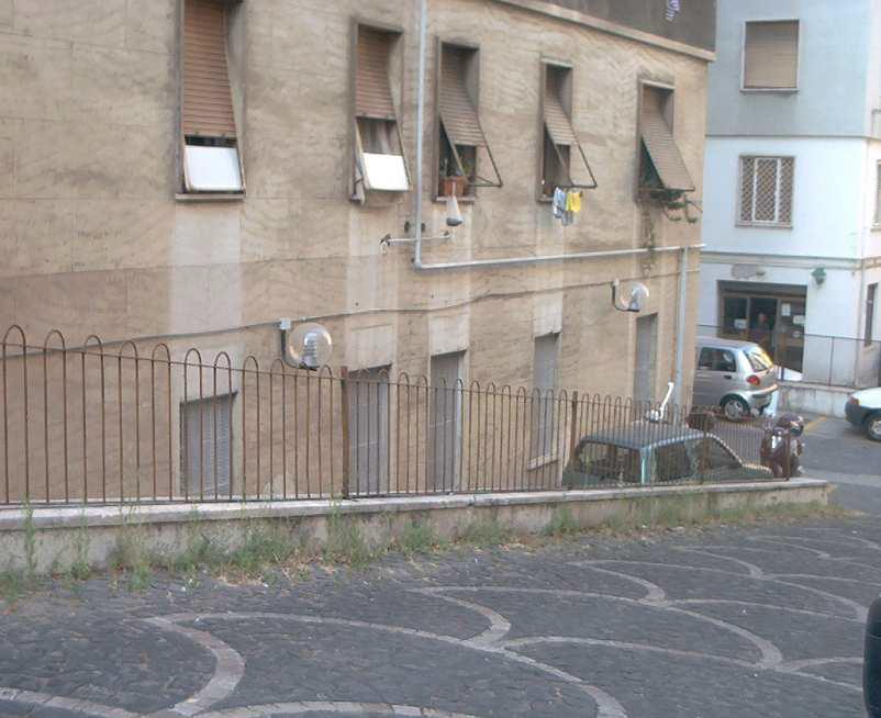 Locale commerciale al piano S1 costituito da un ambiente principale con bagno, ripostiglio e locali deposito + Posto auto scoperto n. 30 piano S1. Identificativi Catastali [N.C.E.U.] Unità Commerciale cat. C/1 foglio 423 part. 112 sub 502 Unità Secondaria cat. C/6 foglio 423 part. 112 sub 518. Sup. mq catastali 114 mq catastali 12. Lotto Libero, Piena Proprietà.