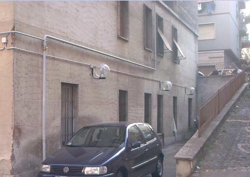 Locale commerciale al piano S1 costituito da un ambiente principale con bagno, ripostiglio e locali deposito + Posto auto scoperto n. 30 piano S1. Identificativi Catastali [N.C.E.U.] Unità Commerciale cat. C/1 foglio 423 part. 112 sub 502 Unità Secondaria cat. C/6 foglio 423 part. 112 sub 518. Sup. mq catastali 114 mq catastali 12. Lotto Libero, Piena Proprietà.