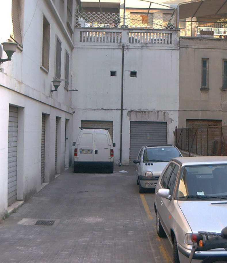 Locale deposito composto da due ambienti con disimpegno. Identificativi Catastali [N.C.E.U.] Unità Principale cat. C/2 foglio 423 part. 54 sub 502. Sup. mq catastali 29. Lotto Libero, Piena Proprietà.