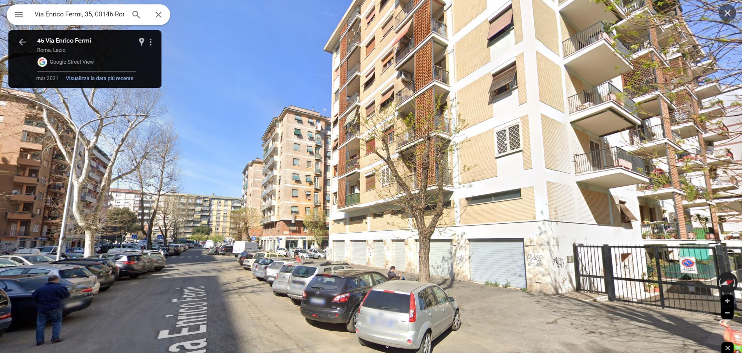 Negozio composto da locale principale al piano Terra con bagni, con tre vetrine su strada, Il locale comunica tramite scala interna con locale soppalcato e locale sotto-negozio al piano S1 + Negozio costituito da locale principale al piano Terra con tre vetrine su strada, Il locale comunica tramite scala interna con locale soppalcato con bagno e locale sotto-negozio al piano S1. Identificativi Catastali [N.C.E.U.] Unità Commerciale cat. C/1 foglio 797 part. 154 sub 2 Unità Commerciale cat. C/1 foglio 797 part. 154 sub 3. Sup. mq catastali 172 mq catastali 148. Lotto Libero, Piena Proprietà.