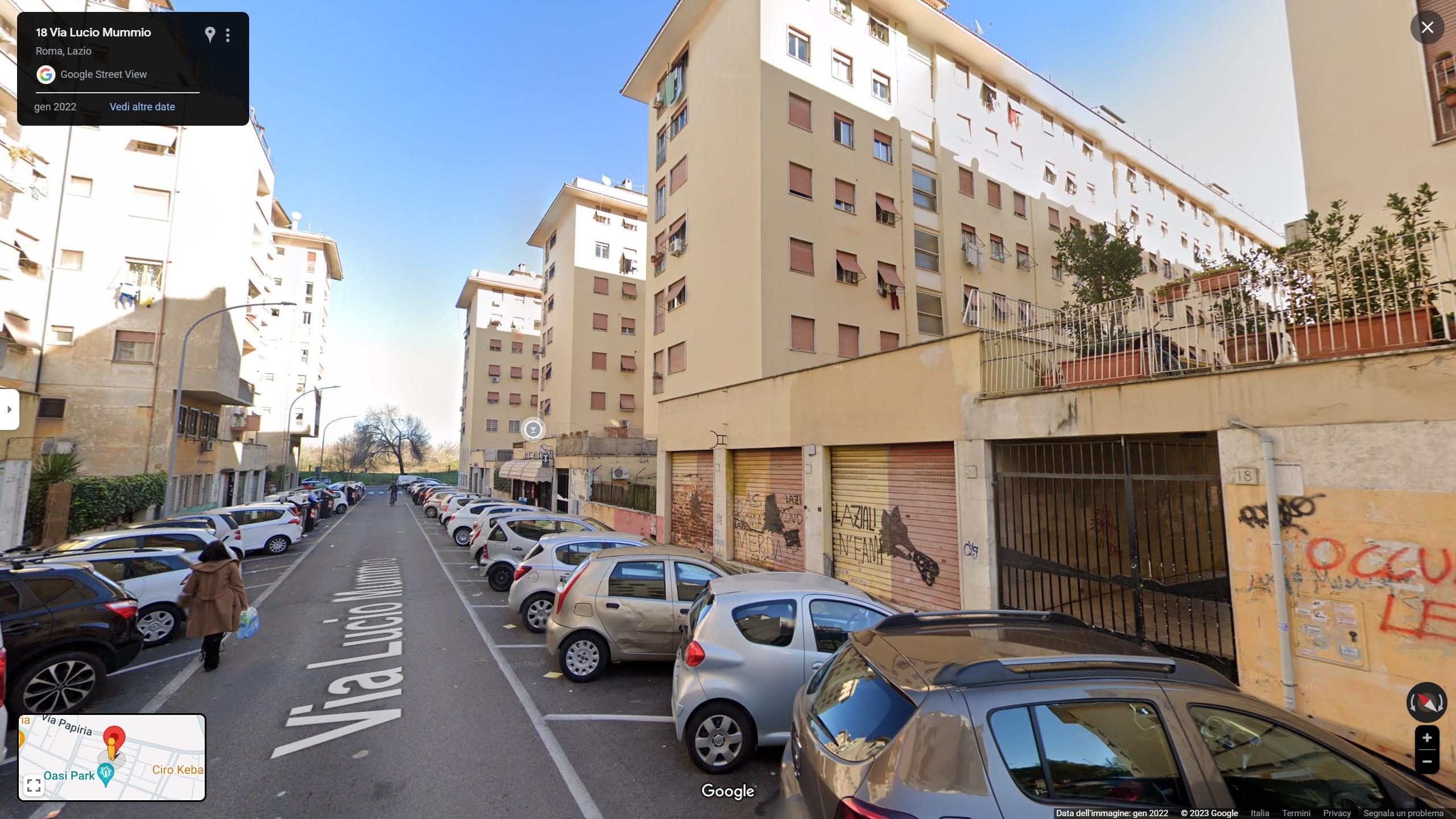 Negozio con una porta/vetrina su strada composto da un unico locale, un locale accessorio, bagno. Identificativi Catastali [N.C.E.U.] Unità Commerciale cat. C/1 foglio 956 part. 303 sub 4. Sup. mq catastali 34. Lotto Libero, Piena Proprietà.