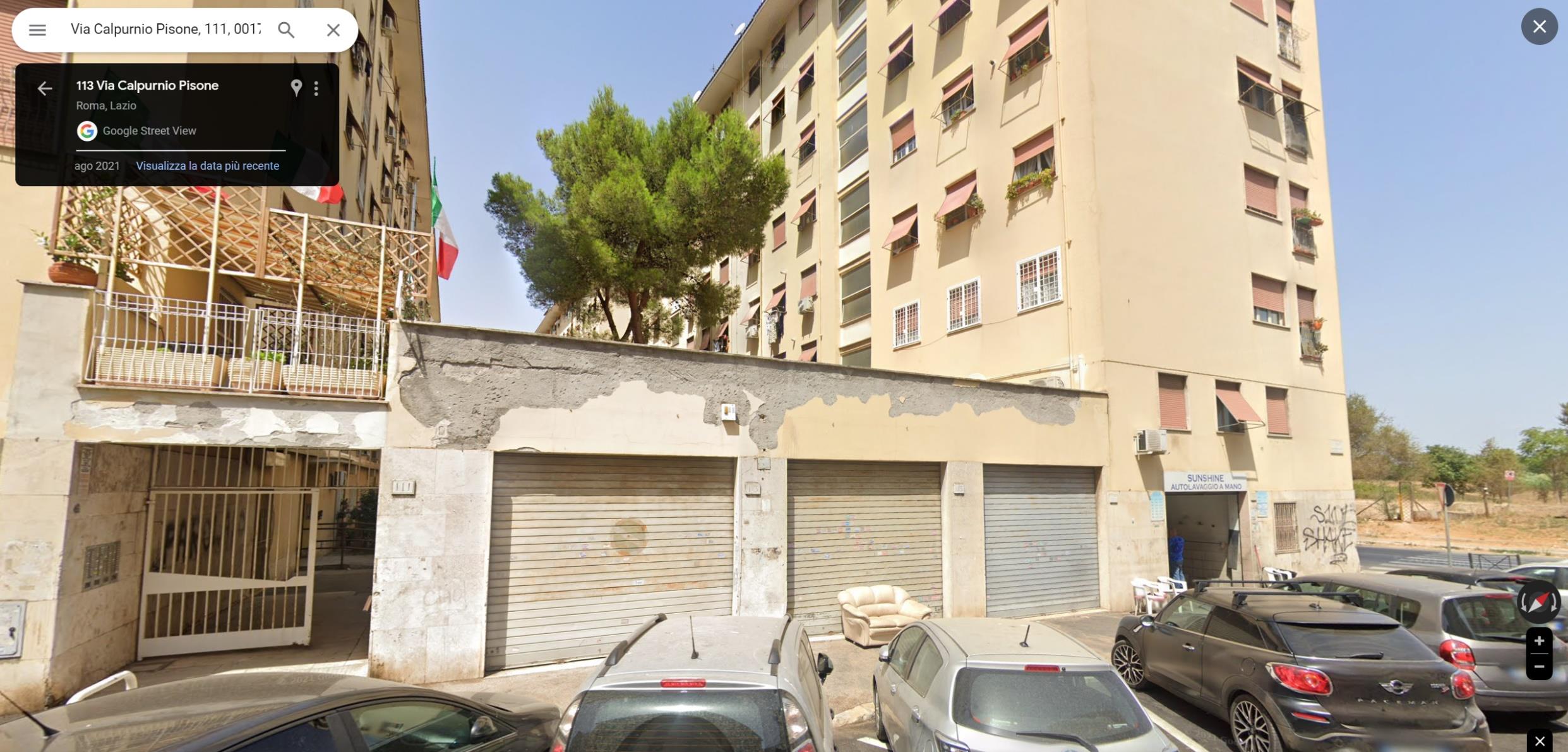 Appartamento composto da tre vani, cucina abitabile, ripostiglio, bagno, corridoio ed un piccolo vano deposito nell'atrio. Identificativi Catastali [N.C.E.U.] Unità Residenziale cat. A/3 foglio 956 part. 305 sub 55. Sup. mq catastali 83. Lotto Libero, Piena Proprietà.