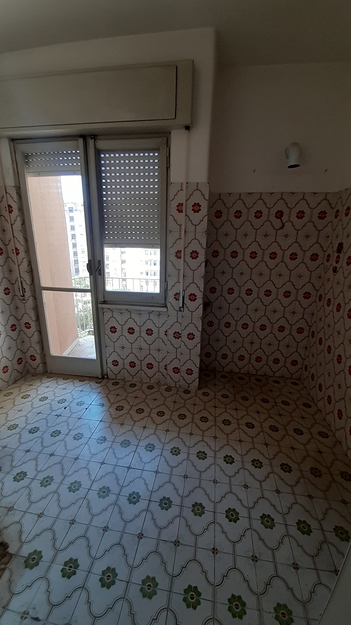 Appartamento Int.14 Di 5,5 Vani Con Ascensore + Balconi. Dati catastali [N.C.E.U.]: cat.A/3, fg. 837, part. 117, sub. 10. Sup cat. 89. Piena proprietà lotto libero.