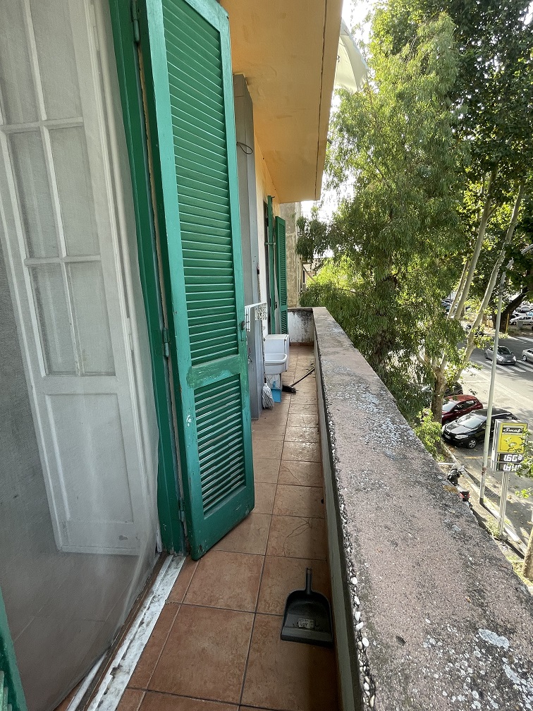 Appartamento Int.13 Di 3 Vani Senza Ascensore + Balcone. Dati catastali [N.C.E.U.]: cat.A/4, fg. 267, part. 47, sub. 58. Sup cat. 51. Piena proprietà lotto libero.