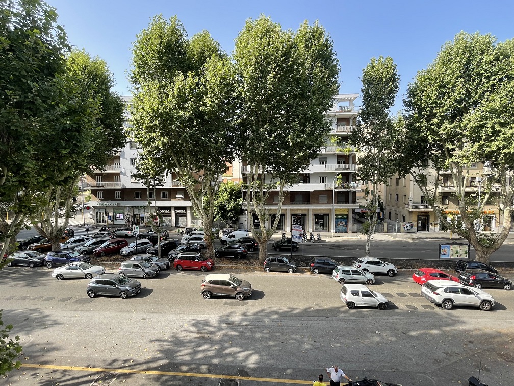Appartamento Int.13 Di 3 Vani Senza Ascensore + Balcone. Dati catastali [N.C.E.U.]: cat.A/4, fg. 267, part. 47, sub. 58. Sup cat. 51. Piena proprietà lotto libero.