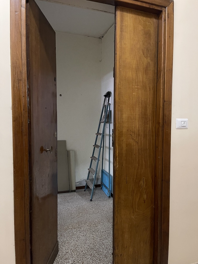 Appartamento Int.2 Di 5 Vani Con Ascensore + Cantina N.2 Di 7 Mq Catastali. Dati catastali [N.C.E.U.]: cat.A/3, fg. 269, part. 315, sub. 602 e cat.C/2, fg. 269, part. 315, sub. 603. Sup cat. 68+7. Piena proprietà lotto libero.