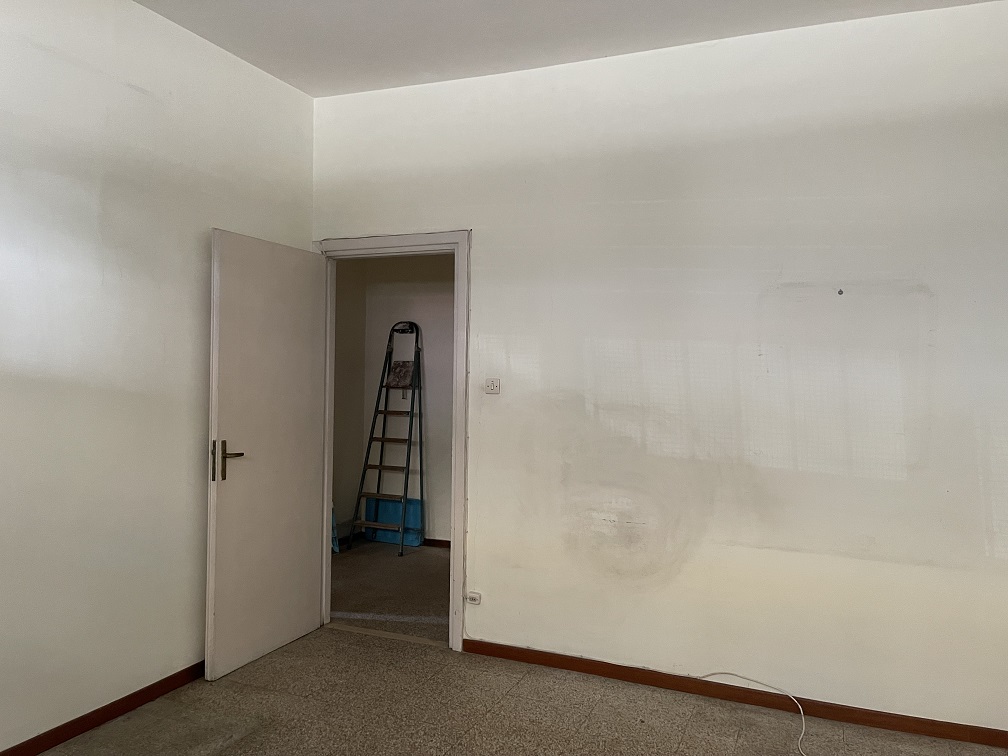Appartamento Int.2 Di 5 Vani Con Ascensore + Cantina N.2 Di 7 Mq Catastali. Dati catastali [N.C.E.U.]: cat.A/3, fg. 269, part. 315, sub. 602 e cat.C/2, fg. 269, part. 315, sub. 603. Sup cat. 68+7. Piena proprietà lotto libero.