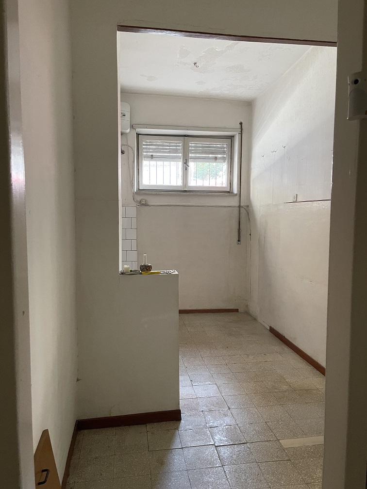 Appartamento Int.2 Di 5 Vani Con Ascensore + Cantina N.2 Di 7 Mq Catastali. Dati catastali [N.C.E.U.]: cat.A/3, fg. 269, part. 315, sub. 602 e cat.C/2, fg. 269, part. 315, sub. 603. Sup cat. 68+7. Piena proprietà lotto libero.