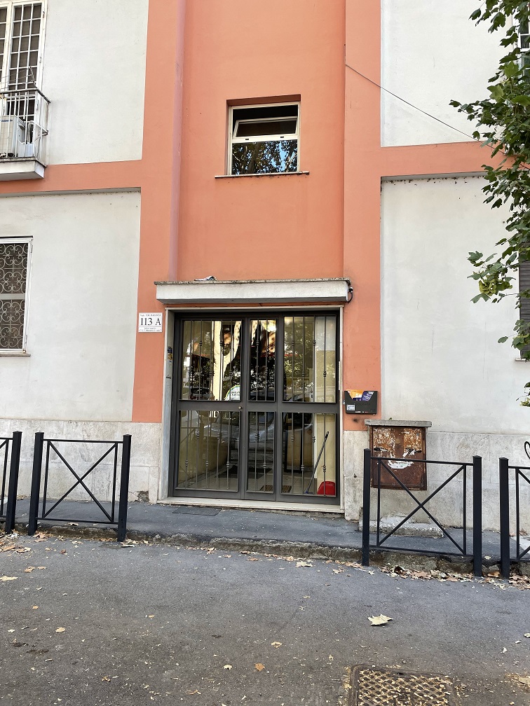 Appartamento Int.7 Di 4,5 Vani Senza Ascensore + Balconi. Dati catastali [N.C.E.U.]: cat.A/3, fg. 843, part. 742, sub. 501. Sup cat. 78. Piena proprietà lotto libero.