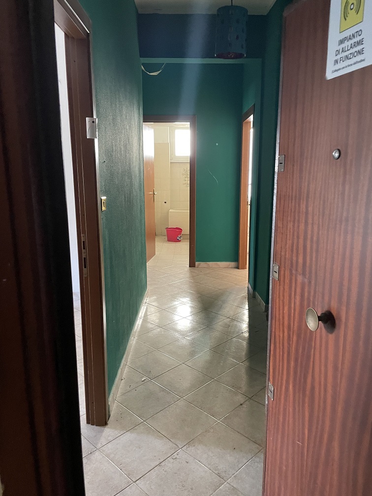 Appartamento Int.7 Di 4,5 Vani Senza Ascensore + Balconi. Dati catastali [N.C.E.U.]: cat.A/3, fg. 843, part. 742, sub. 501. Sup cat. 78. Piena proprietà lotto libero.