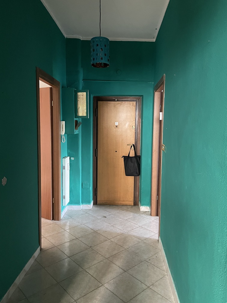 Appartamento Int.7 Di 4,5 Vani Senza Ascensore + Balconi. Dati catastali [N.C.E.U.]: cat.A/3, fg. 843, part. 742, sub. 501. Sup cat. 78. Piena proprietà lotto libero.