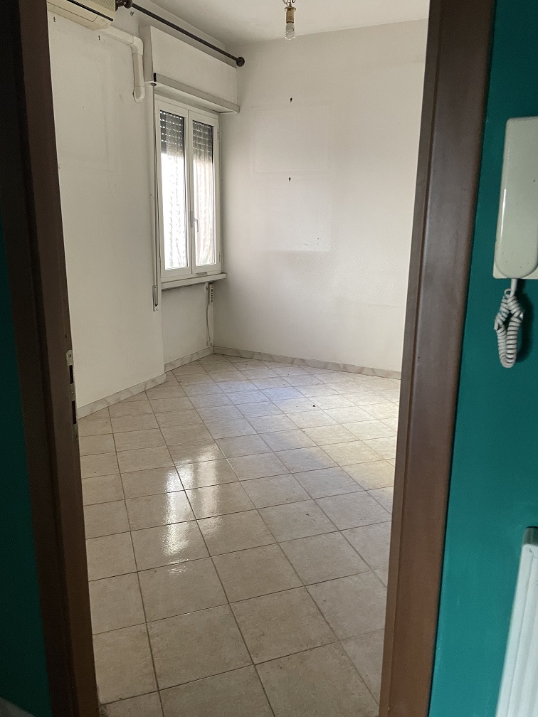 Appartamento Int.7 Di 4,5 Vani Senza Ascensore + Balconi. Dati catastali [N.C.E.U.]: cat.A/3, fg. 843, part. 742, sub. 501. Sup cat. 78. Piena proprietà lotto libero.