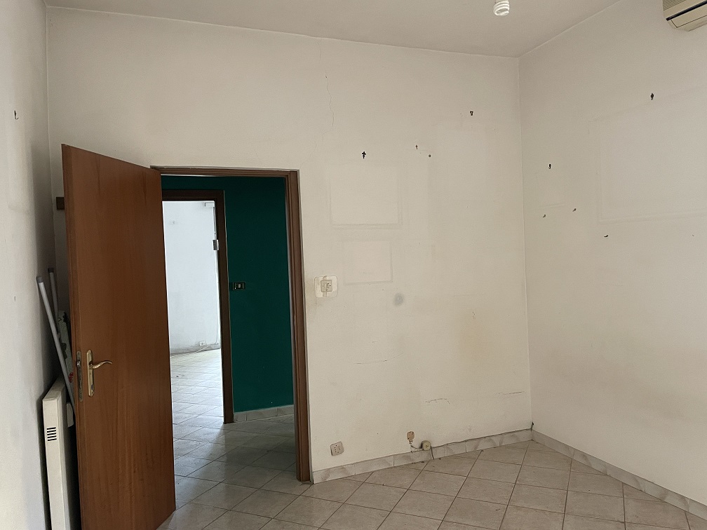 Appartamento Int.7 Di 4,5 Vani Senza Ascensore + Balconi. Dati catastali [N.C.E.U.]: cat.A/3, fg. 843, part. 742, sub. 501. Sup cat. 78. Piena proprietà lotto libero.