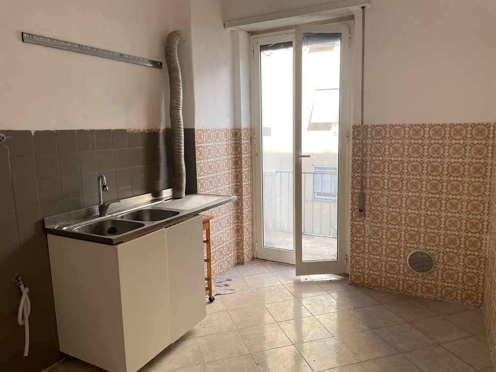 Appartamento Int.7 Di 4,5 Vani Senza Ascensore + Balconi. Dati catastali [N.C.E.U.]: cat.A/3, fg. 843, part. 742, sub. 501. Sup cat. 78. Piena proprietà lotto libero.